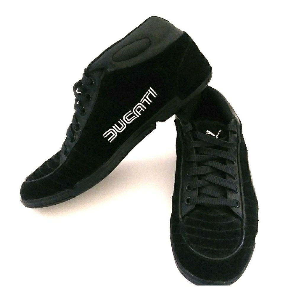 Woman's 7.5 PUMA Ducati shoes